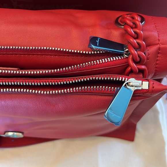 NWT SALVATORE FERRAGAMO VIVA BOW CALFSKIN LEATHER BAG. - Picture 6 of 11